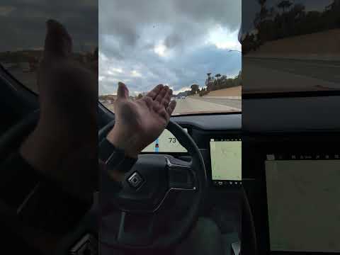 Rivian&#039;s latest update is hands free self driving. even for lane changes #semiautonomous